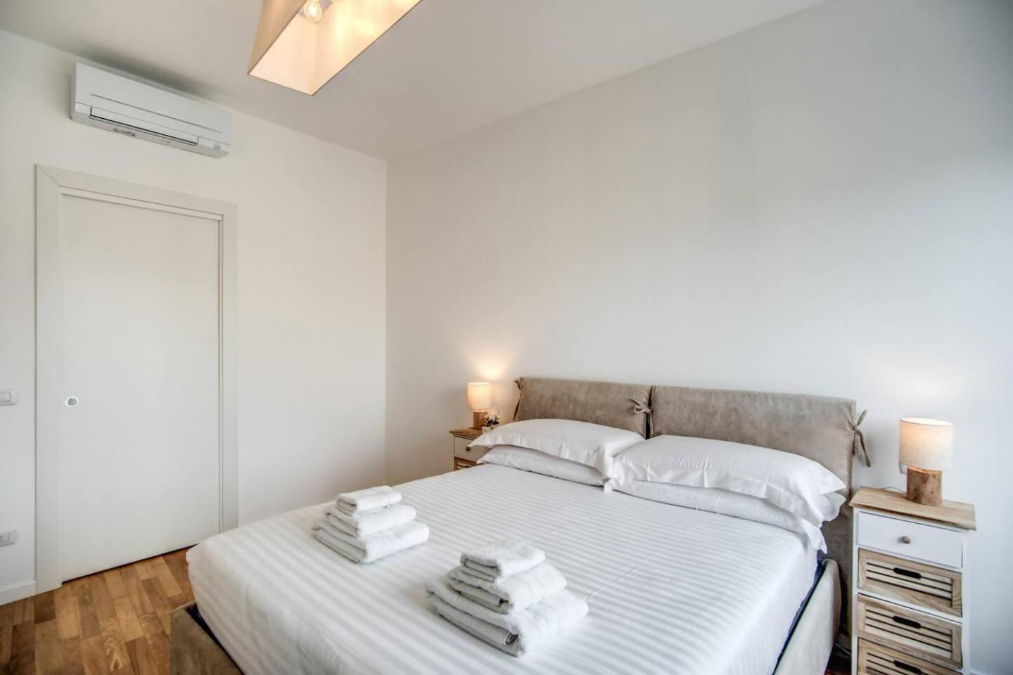 Naos Suite Close Popolo Square โรม ภายนอก รูปภาพ