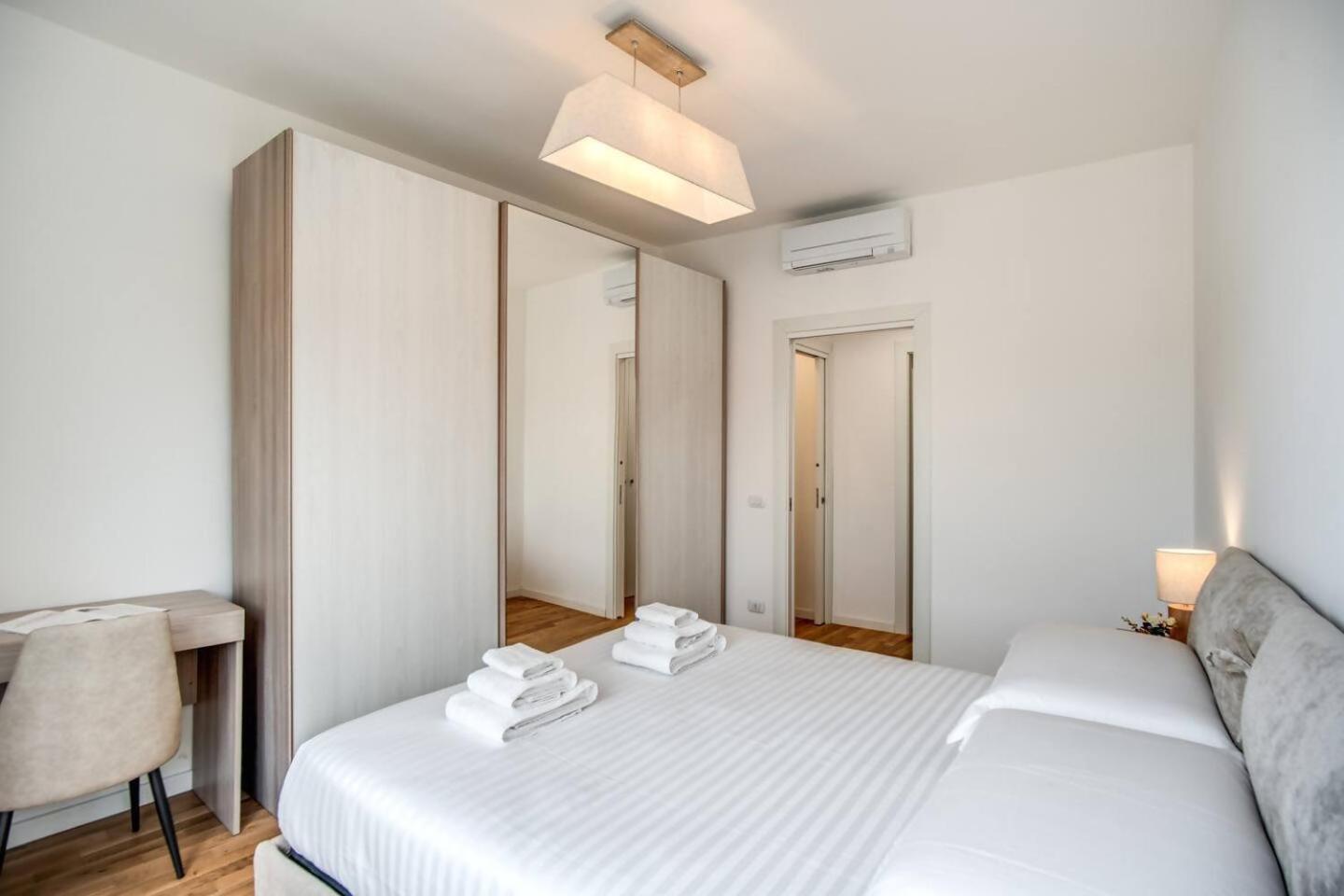 Naos Suite Close Popolo Square โรม ภายนอก รูปภาพ